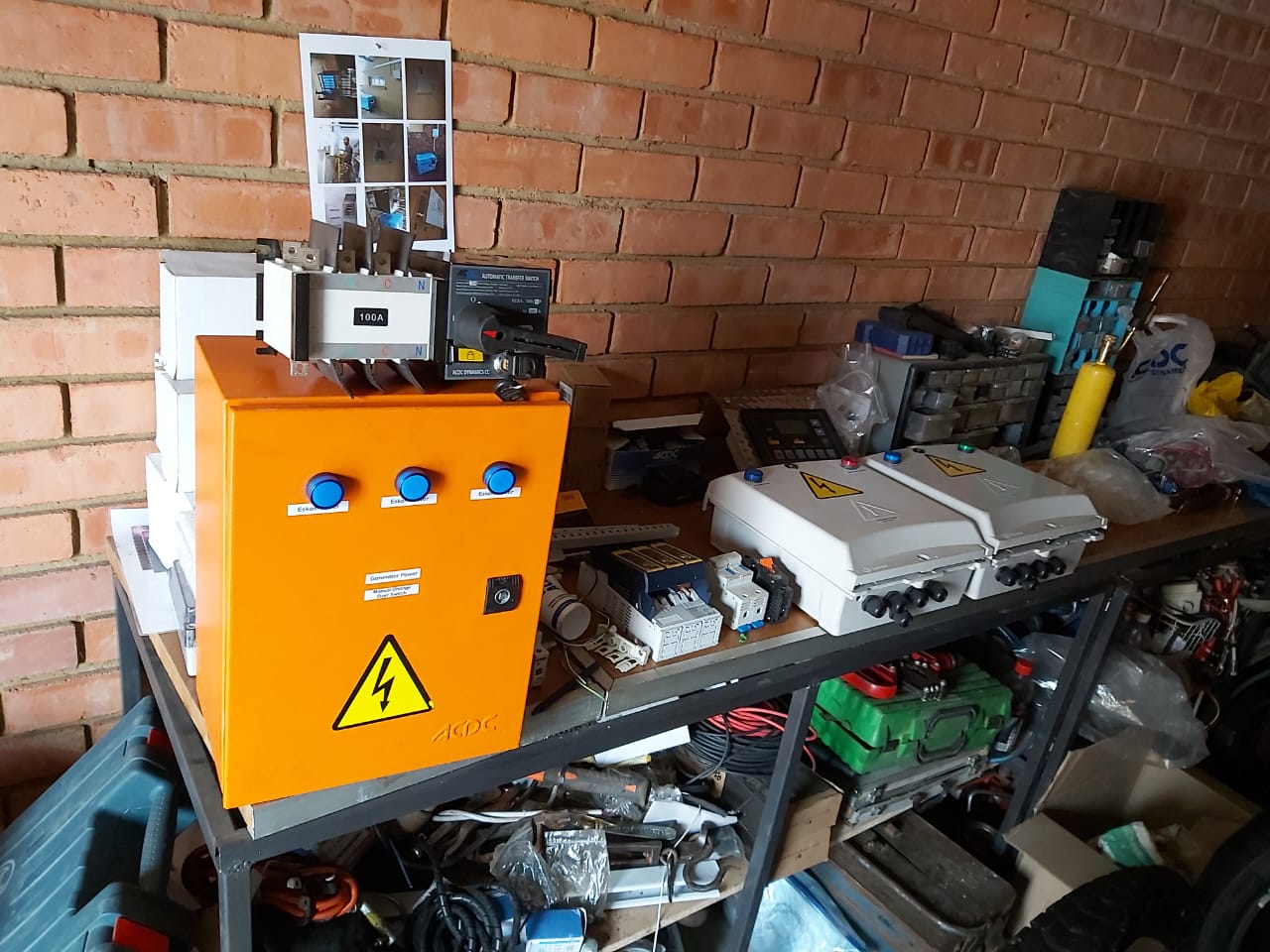 Workshop workbench with electrical distribution box and tools
