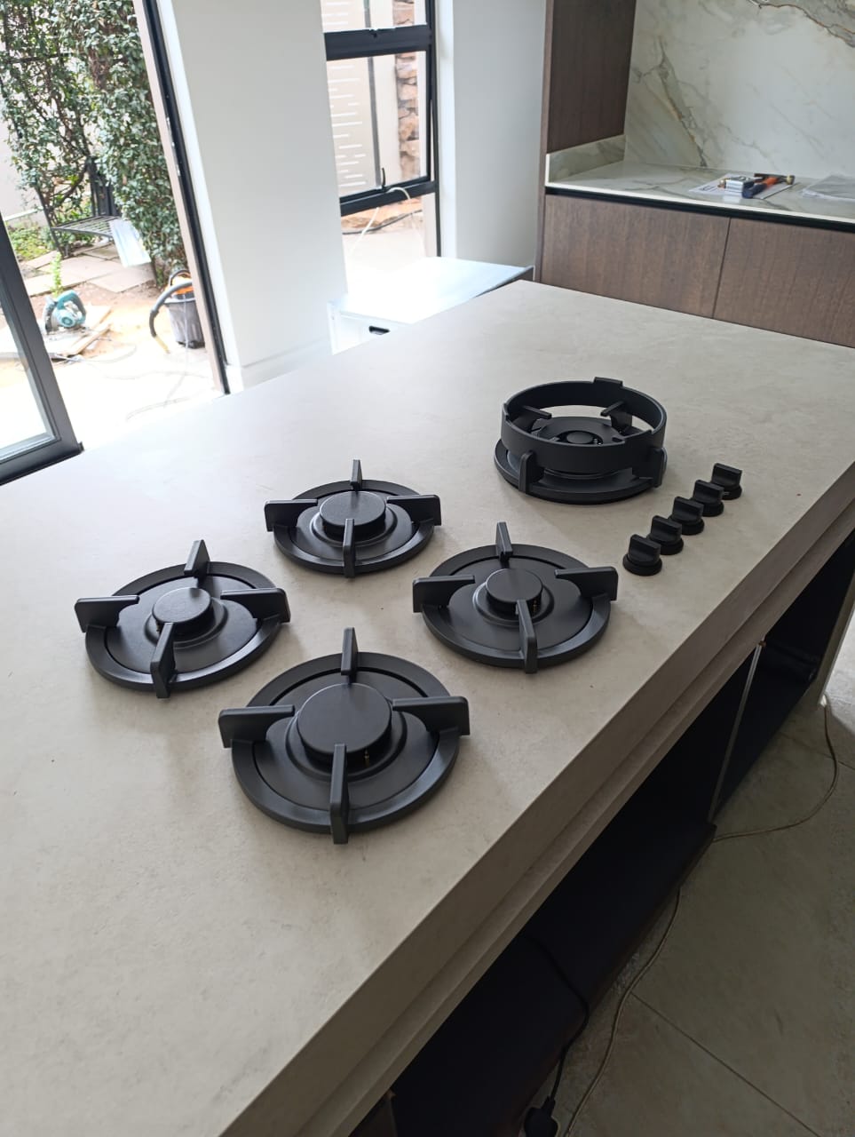 Elegant gas fireplace installation by Fixem Gas