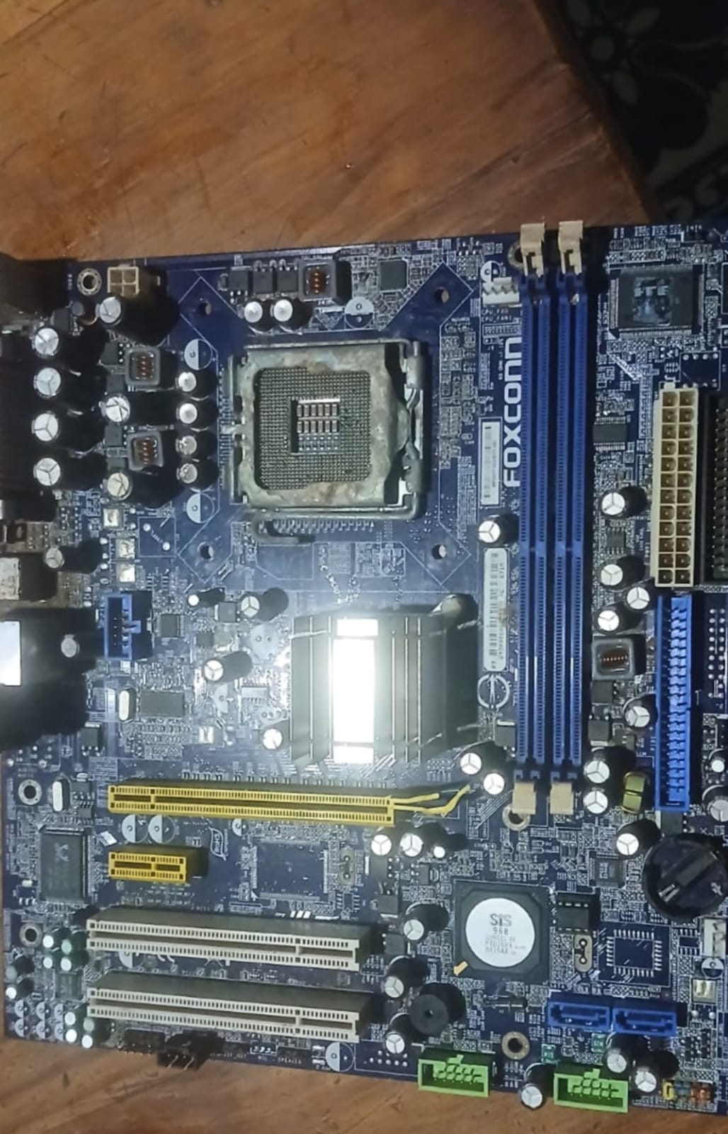 Motherboard for e-waste recycling